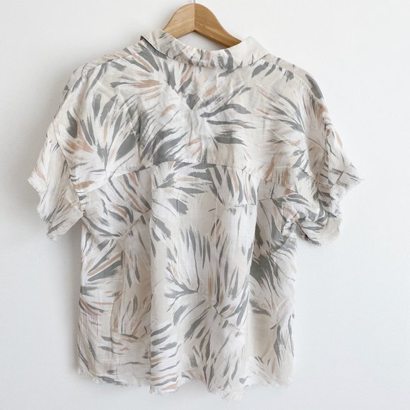 Philosophy, Women's Short Sleeve Button Down Shirt, Light Tan Size Medium - Picture 7 of 8